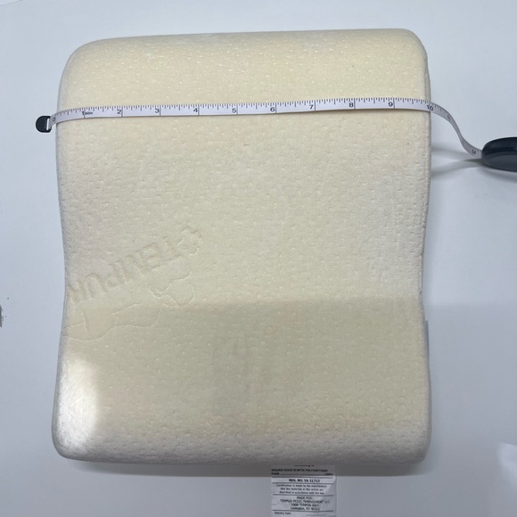 Never Used Tempur-Pedic Travel Neck Pillow with Case 13” x 10” x 4” - Picture 8 of 8